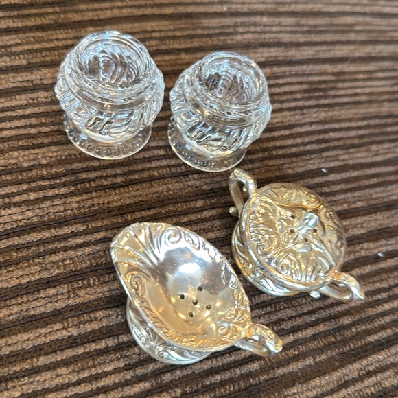 Vintage Clear Glass With Silver-Tone Metal Tops Salt  & Pepper Shakers  2.5” - Picture 6 of 6